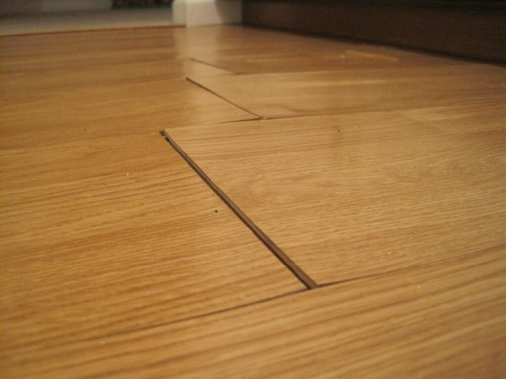 hardwood-floor-end-lifting