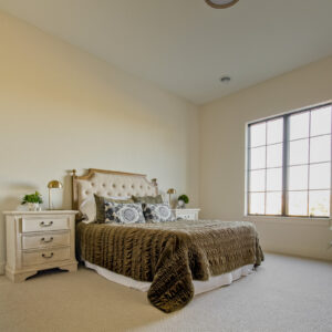 light wool, looped carpet in guest bederoom